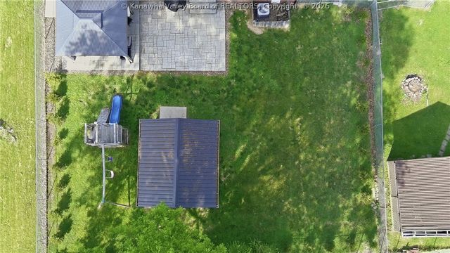 305 Caroline Drive, Hurricane, WV 25526