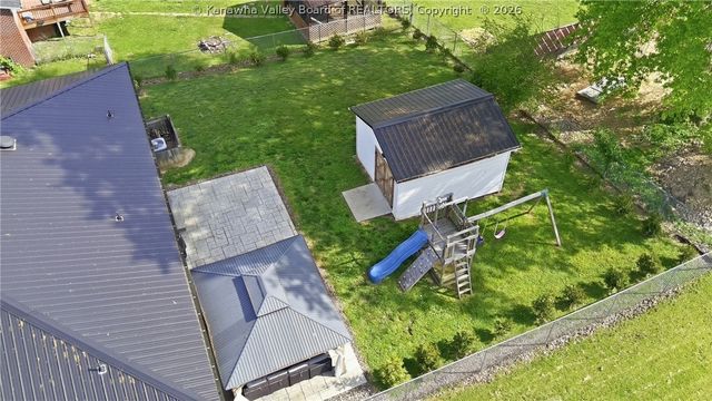 305 Caroline Drive, Hurricane, WV 25526