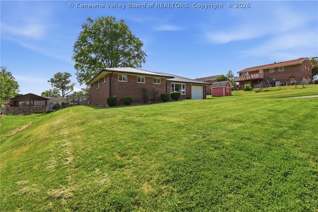 305 Caroline Drive, Hurricane, WV 25526
