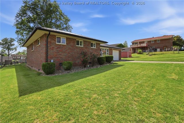 305 Caroline Drive, Hurricane, WV 25526