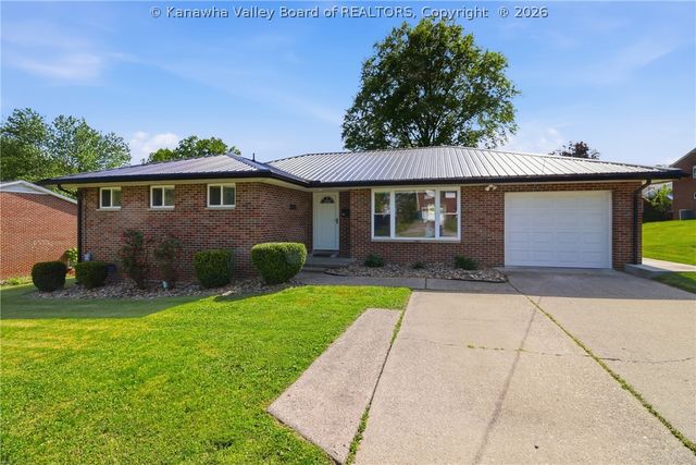 305 Caroline Drive, Hurricane, WV 25526