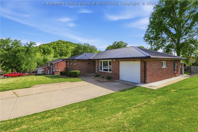 305 Caroline Drive, Hurricane, WV 25526