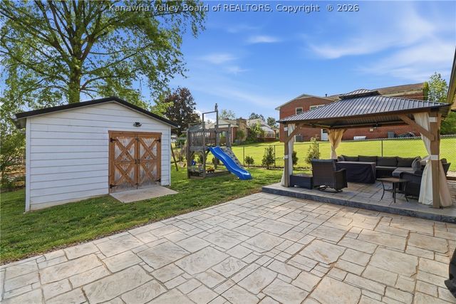 305 Caroline Drive, Hurricane, WV 25526