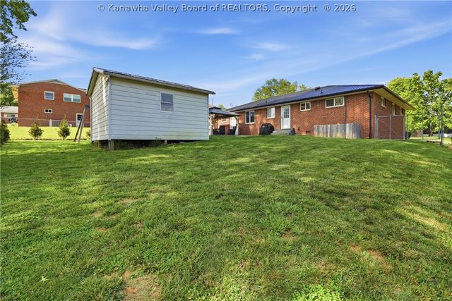 305 Caroline Drive, Hurricane, WV 25526