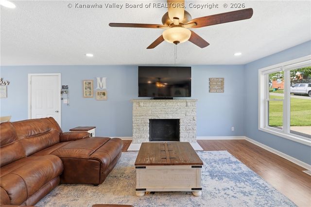 305 Caroline Drive, Hurricane, WV 25526