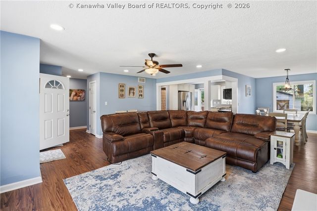 305 Caroline Drive, Hurricane, WV 25526