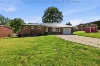 305 Caroline Drive, Hurricane, WV 25526