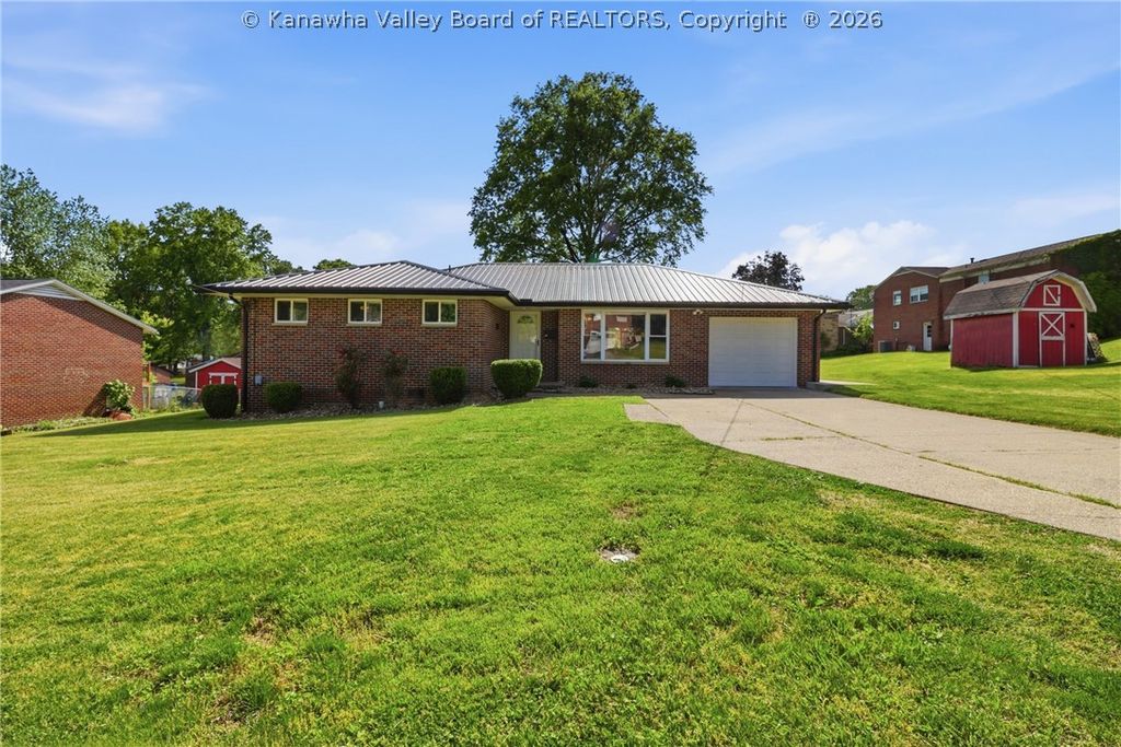 305 Caroline Drive, Hurricane, WV 25526