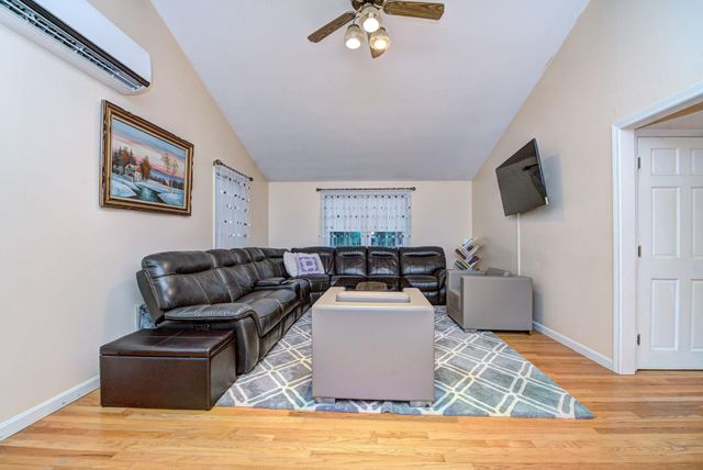 3 Abbey Road, Bow, NH 03304