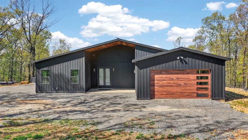 961 Campus Road, Salina, OK 74365