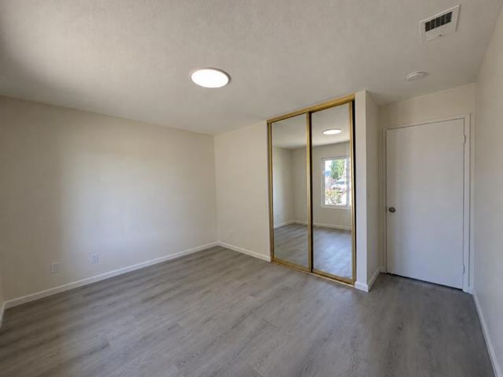 Image 9 of property listing at 1274 Mayhew Drive, San Jose, CA 95121
