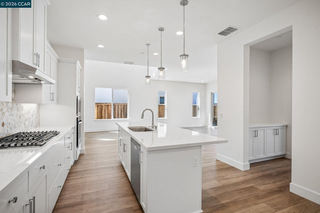 17417 Bushwick Lane, Lathrop, CA 95330