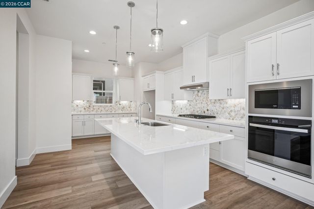 17417 Bushwick Lane, Lathrop, CA 95330