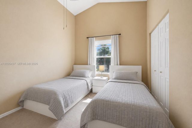1021 NW 185th Ter, Pembroke Pines, FL 33029