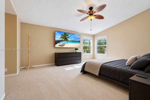 1021 NW 185th Ter, Pembroke Pines, FL 33029