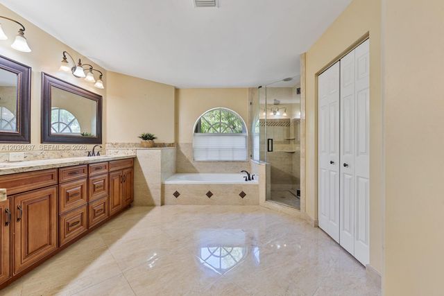 1021 NW 185th Ter, Pembroke Pines, FL 33029