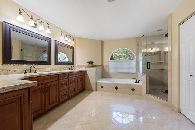1021 NW 185th Ter, Pembroke Pines, FL 33029
