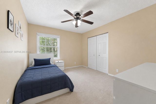 1021 NW 185th Ter, Pembroke Pines, FL 33029