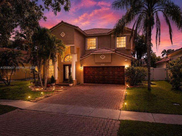 1021 NW 185th Ter, Pembroke Pines, FL 33029
