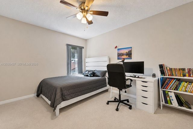 1021 NW 185th Ter, Pembroke Pines, FL 33029