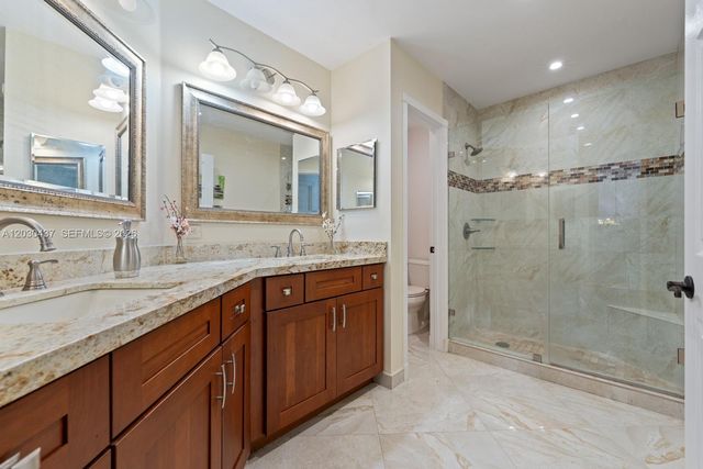 1021 NW 185th Ter, Pembroke Pines, FL 33029