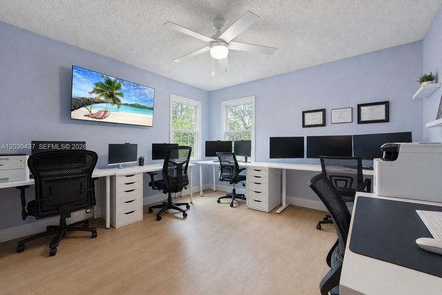 1021 NW 185th Ter, Pembroke Pines, FL 33029