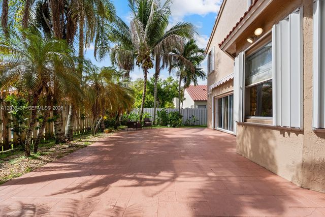 1021 NW 185th Ter, Pembroke Pines, FL 33029