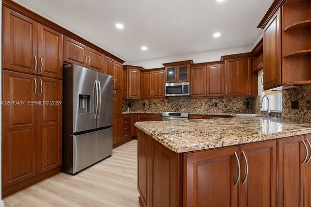 1021 NW 185th Ter, Pembroke Pines, FL 33029