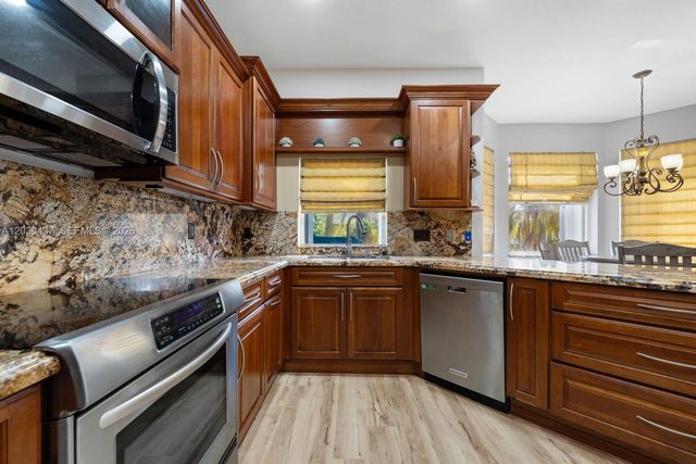 1021 NW 185th Ter, Pembroke Pines, FL 33029