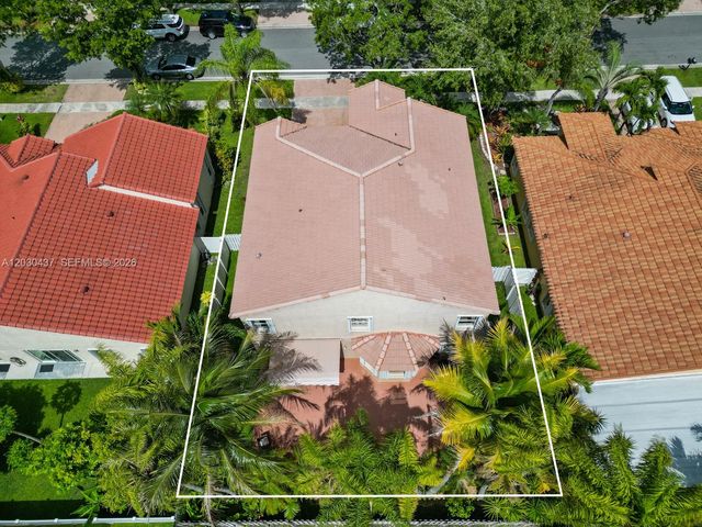 1021 NW 185th Ter, Pembroke Pines, FL 33029
