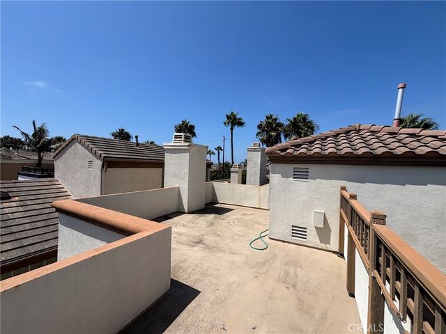 518 Goldenwest, Huntington Beach, CA 92648