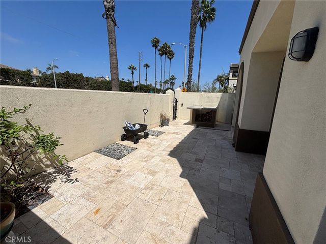 518 Goldenwest, Huntington Beach, CA 92648