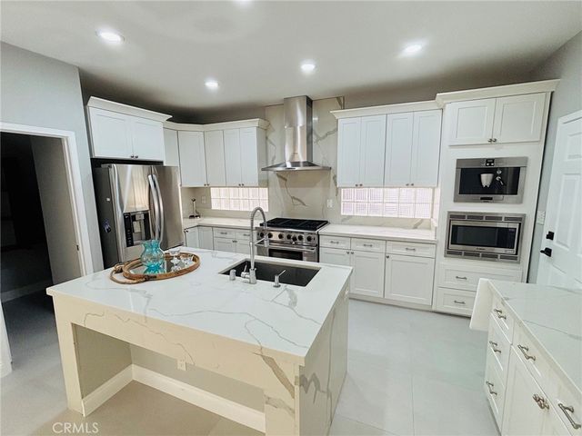 518 Goldenwest, Huntington Beach, CA 92648