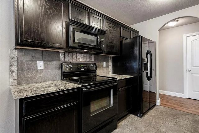 3905 SW Capstone Avenue, Bentonville, AR 72712