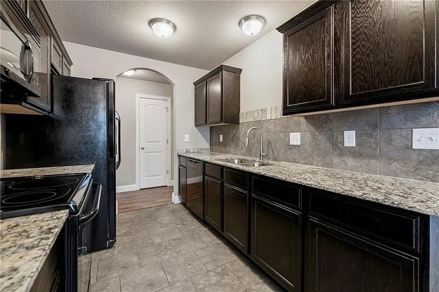 3905 SW Capstone Avenue, Bentonville, AR 72712