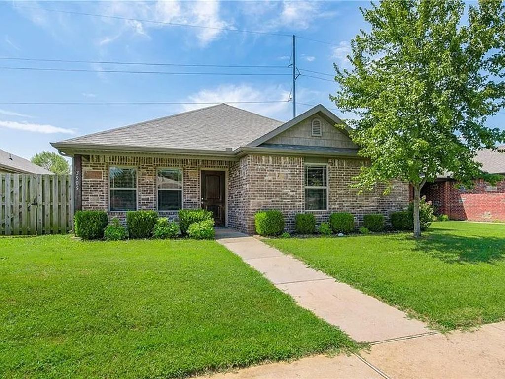 3905 SW Capstone Avenue, Bentonville, AR 72712