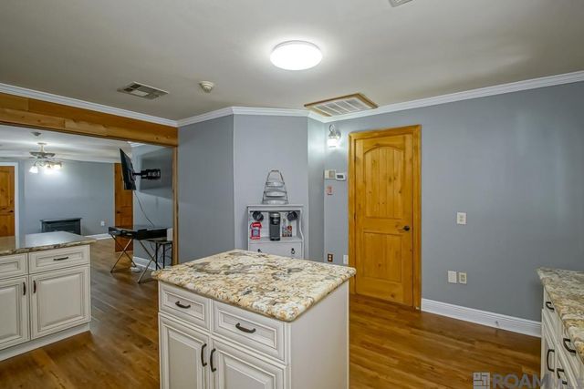 751 Lakeview Dr, Denham Springs, LA 70726