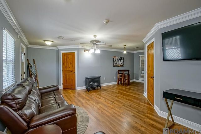 751 Lakeview Dr, Denham Springs, LA 70726