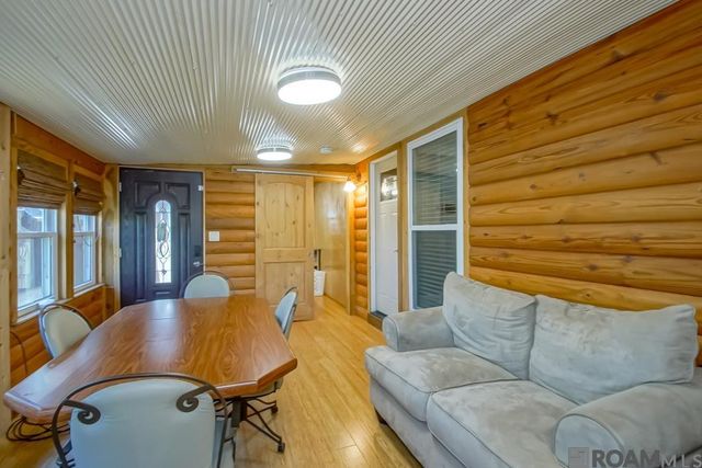 751 Lakeview Dr, Denham Springs, LA 70726