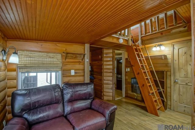 751 Lakeview Dr, Denham Springs, LA 70726