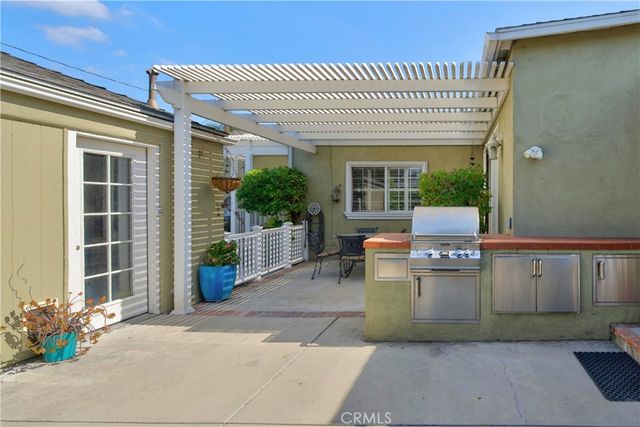 1426 N Buena Vista, Burbank, CA 91505