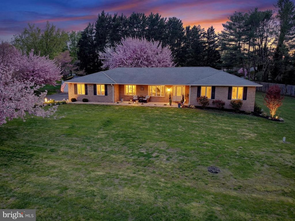 Image 2 of property listing at 3050 HICKORY RIDGE RD, Dunkirk, MD 20754