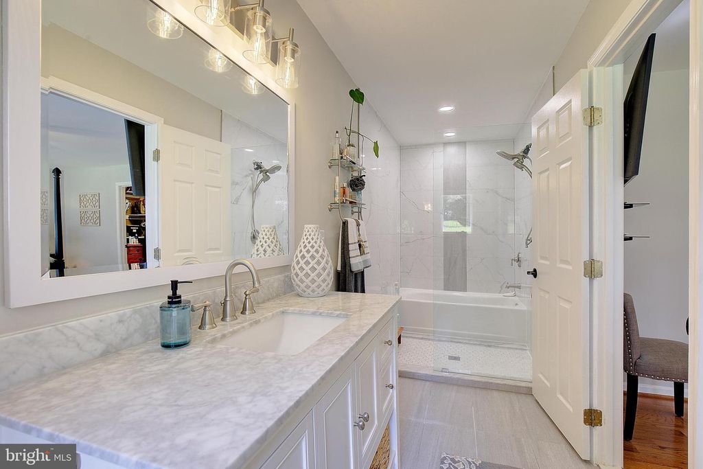 Image 28 of property listing at 3050 HICKORY RIDGE RD, Dunkirk, MD 20754