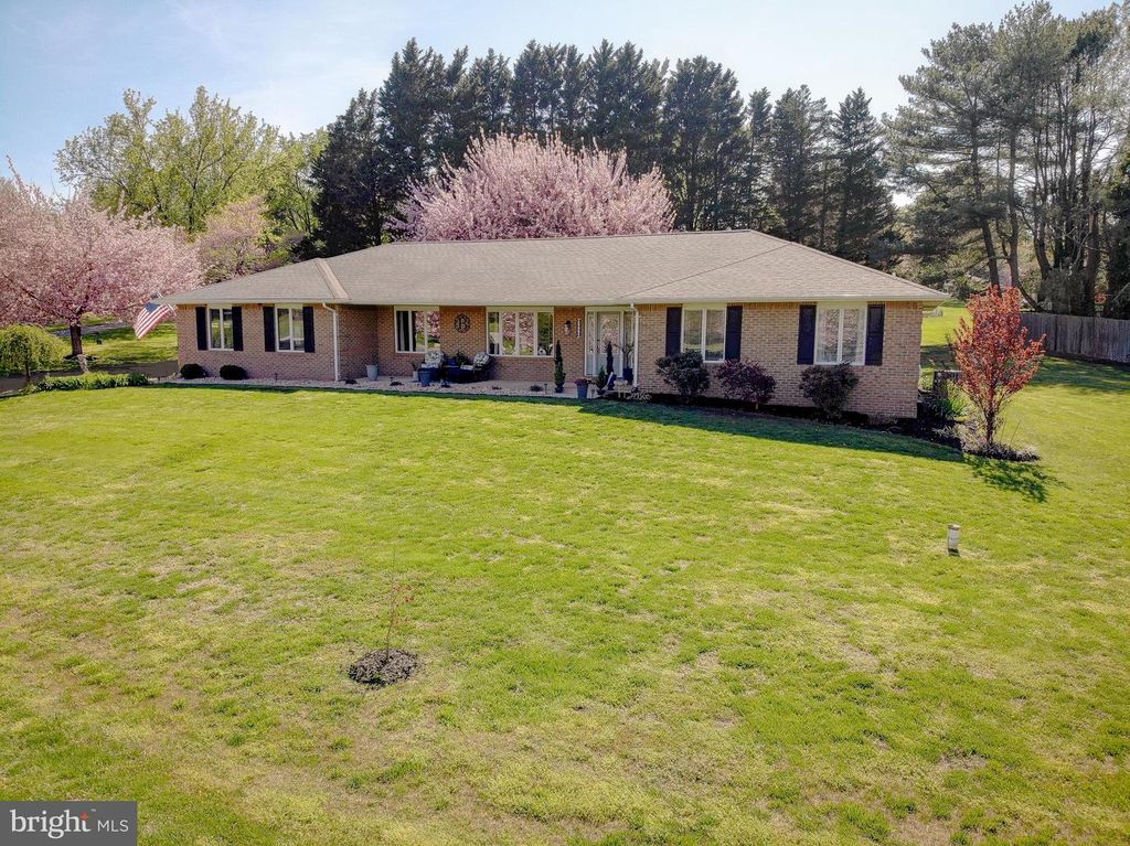 Image 5 of property listing at 3050 HICKORY RIDGE RD, Dunkirk, MD 20754