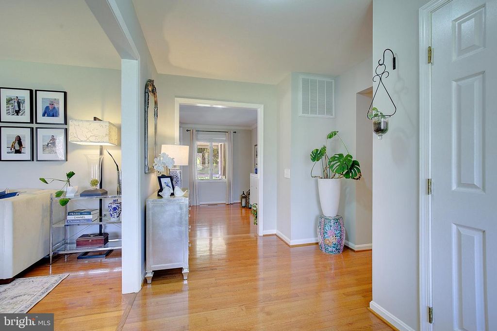 Image 8 of property listing at 3050 HICKORY RIDGE RD, Dunkirk, MD 20754