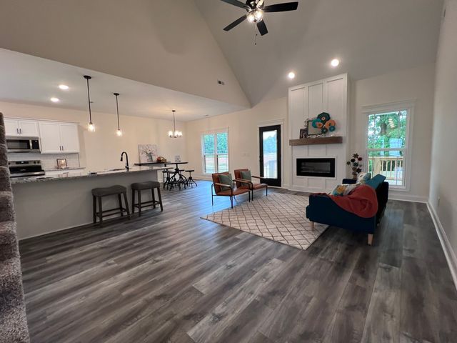 848 Burley Barn Rd, Clarksville, TN 37042