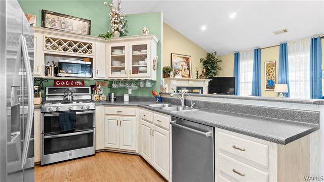 6527 Hibiscus, Northport, AL 35473