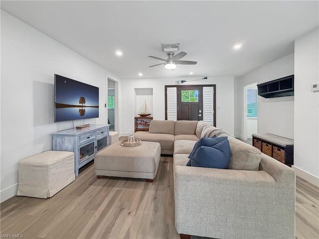 1265 Pompei LN, Naples, FL 34103
