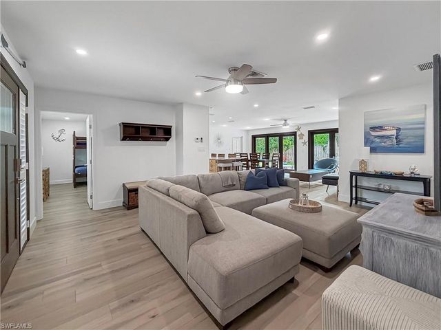 1265 Pompei LN, Naples, FL 34103