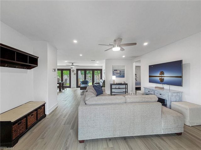 1265 Pompei LN, Naples, FL 34103